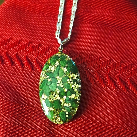 Green and Gold Flecked Oval Pendant Necklace - Picture 1 of 7